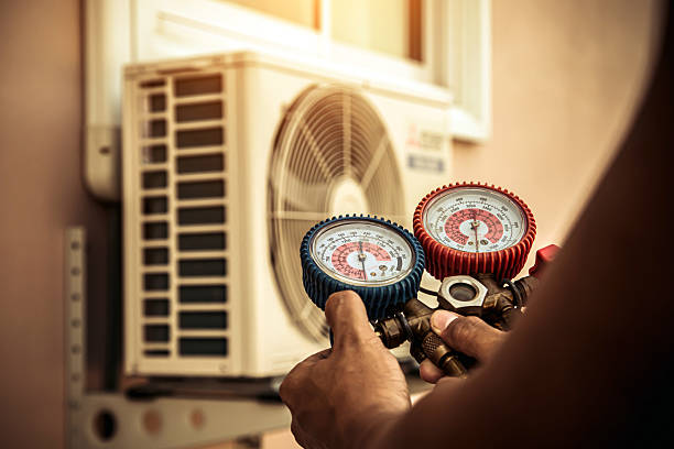 Professional Hvac technician working in Morristown, AZ